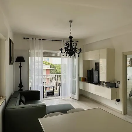 Charm In Centre, Sunset, Movida! Apartment